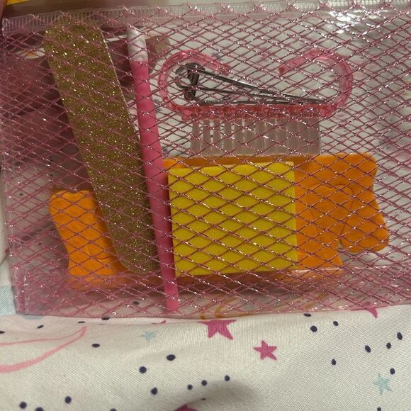 NWT  Nail CareSet - Picture 2 of 11